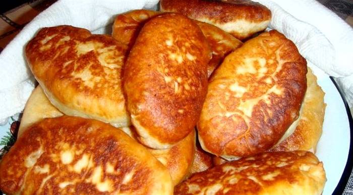 Тісто для пиріжків без дріжджів на кефірі пішло все зайве